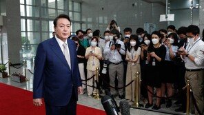 尹 “이준석 징계 안타깝다…힘 합쳐 어려움 조속 극복 기대” 