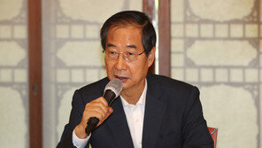 野 홍장표 사퇴 압박 ‘직권남용’ 공세에 한 총리 “상식적 얘기해”