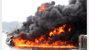 커지는 어선, 좁아지는 항구…밀집 정박 중 불 나면 ‘속수무책’