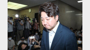 “징계 처분 보류” 이준석, ‘총력 대응’ 돌입…여권 혼란 가중