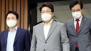 이준석 “대표 안 물러난다”…권성동 “내가 직무대행” 