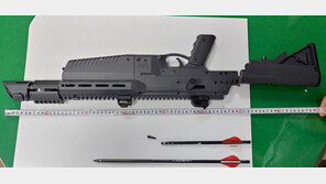 경찰관 7명 복지부동 ‘화살총 복면맨’ 검찰로 넘어갔다