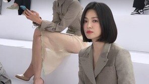 ‘42세’ 송혜교, 살 더 빠진듯한 슬림 각선미…20대 같은 러블리 미모까지