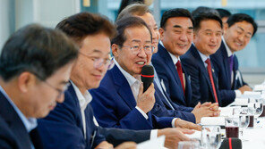 홍준표 “尹, 과거 대통령에게서 볼 수 없던 소탈하고 신선한 모습”