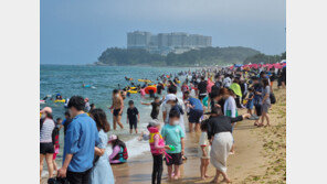 3년만에 몰려든 노마스크 피서객…동해안 해변 개장 첫 주말 15만명 ‘북적’
