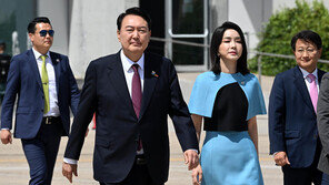 김건희 여사 비선 논란에…野, 순방 수행원 공개 의무화 법안 발의