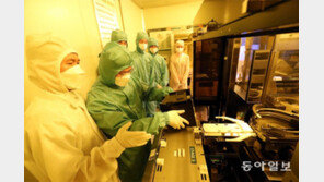 방진복-클린룸 갖춘 마이스터高도 “반도체 한번 못만들고 졸업” 