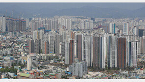 ‘5억 폭락’ 집값에 ‘내집마련’ 주춤…대출규제 완화가 ‘거래’ 이끌까