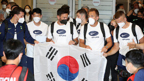 “나의 모국 한국에서 좋은 시간 보내길”… 손흥민, 동료들에게 편지 전달