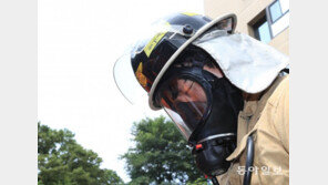 소방관들이 화재현장이 아닌 ‘거리’로 나온 까닭은?[청계천 옆 사진관]