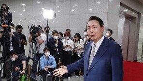 尹 지지율 34.5%…도어스테핑 논란엔 ‘준비 안된 상태라’ 47.3%[KSOI]