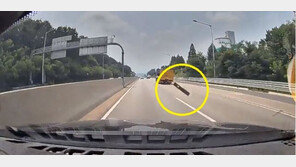 “와장창” 일가족 탄 차량 덮친 ‘판스프링’…경찰 “가해 차량 추적”(영상)