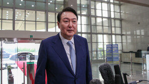 대통령실 출입기자 11명 확진…“코로나 상황 안정되면 도어스테핑 재개”