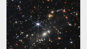 40억광년 너머 우주 이렇게 생겼다…제임스웹 망원경 ‘첫 풀컬러’ 사진