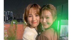 안혜경, ‘이효리와 불화설’ 날린 진한 포옹…“넌 항상 빛이 나”[N샷]