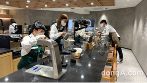 스타벅스, 중년층 소상공인 재기 돕는다…‘리스타트 지원 프로그램’ 하반기 모집