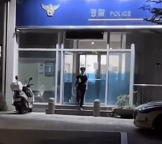 파출소 문 ‘뻥’ 차고 “다 나와” 위협한 10대…경찰은 ‘안절부절’