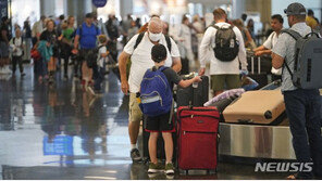 BA.5 우세종 된 美…“확진자, 실제로는 공식집계 7배 달할 것”