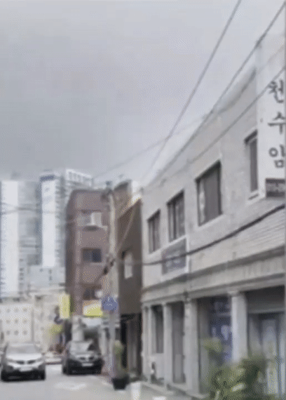“옥상에서 누가 물 뿌린 줄”…부산 ‘초미니 소나기’ 화제 (영상)