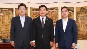 여야 “제헌절 이전 원 구성 협상 마무리 공감대”…고성 오가기도