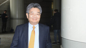 檢, ‘신동주 불법자문 혐의’ 민유성 전 산업은행장 구속영장 청구