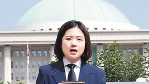 黨 불허에도 대표 출마 박지현 “조국의 강 건널 것”