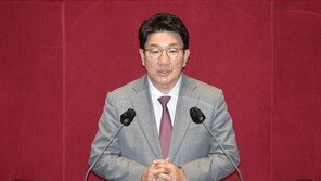 권성동 “민주 유공자법, 운동권 신분 세습법…민주당은 부끄럽지 않나”