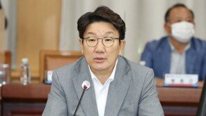 권성동, ‘비대위시 이준석 자동해임’ 묻자 ‘침묵’