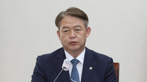 대통령실 “신인호 안보실2차장 사직…건강 악화로 직무 수행 어려워”