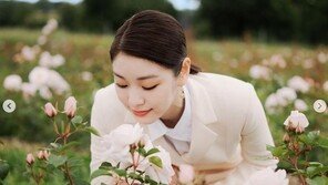 김연아, 고우림과 결혼발표 후 첫 SNS…장미보다 아름다운 피겨여왕