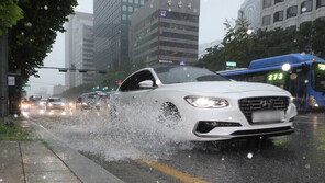 폭우에 전기차 안전할까?…“방수처리됐지만 운행 자제해야”
