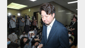 결국 ‘가처분’ 카드 뽑아든 이준석…명예로운 퇴장은 없다?