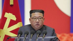 질병 무조건 숨긴 김정일, 회복 후 사후 공개하는 김정은