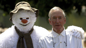 ‘눈사람 아저씨’ 작가 레이먼드 브릭스 별세…향년 88세