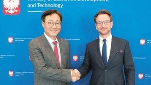 폴란드 간 김준 SK이노 부회장, 2030 부산엑스포 유치 지지 요청 