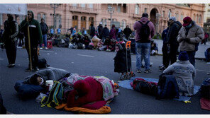 인플레 몸살 아르헨 “실업자 예산 늘려달라”