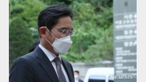 복권된 이재용 “열심히 뛰겠다”…재판 나오며 허리 숙여 인사