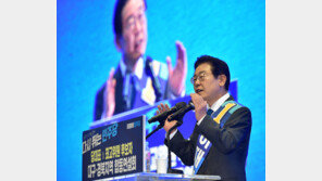 “한사람 위한 당” “동지 찌르지 마라”…‘이재명 블랙홀’ 빠진 민주당