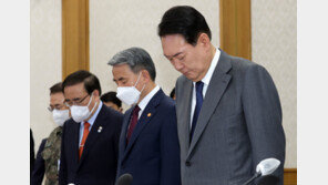 영현 마지막 길 의장대 끈 고쳐준 尹 “무명의 헌신 국가가 기억”