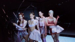 블랙핑크, 4인 완전체 비주얼…‘핑크 베놈’