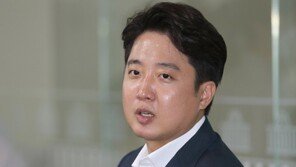 이준석 “가처분 심문 직접 가겠다…뒤에 숨는 정치 안 돼”