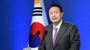 尹, 이준석 논란에 “민생 매진…다른 정치인 발언 챙길 기회 없다”