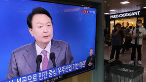 尹대통령, 이준석 질문에 “다른 정치인 발언 챙길 기회 없어”