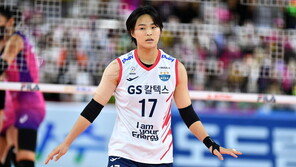 ‘문지윤 활약’ GS칼텍스, 흥국생명 꺾고 1위로 컵대회 4강행