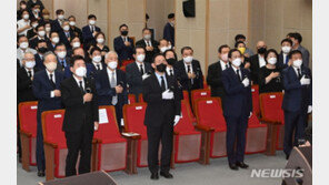 김대중 서거 13주기 추도식 엄수…여야 지도부 ‘애도’