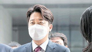 이준석, ‘비대위 효력 정지’ 가처분 신청 이어 본안소송도 제기