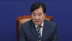 ‘文정부 알박기 논란’ 이석현 민주평통 부의장 사의