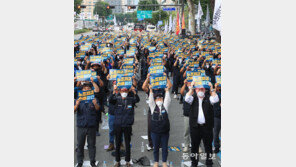 화물연대, 강남 한복판 3개차로 점거 시위 