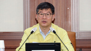 확산세 꺾이지 않았다는 중대본 “치료병상 21.6만명까지 대응”