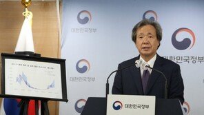 정기석 “코로나 유행, 4주 넘는 중장기 예측 정확할 수 없어”